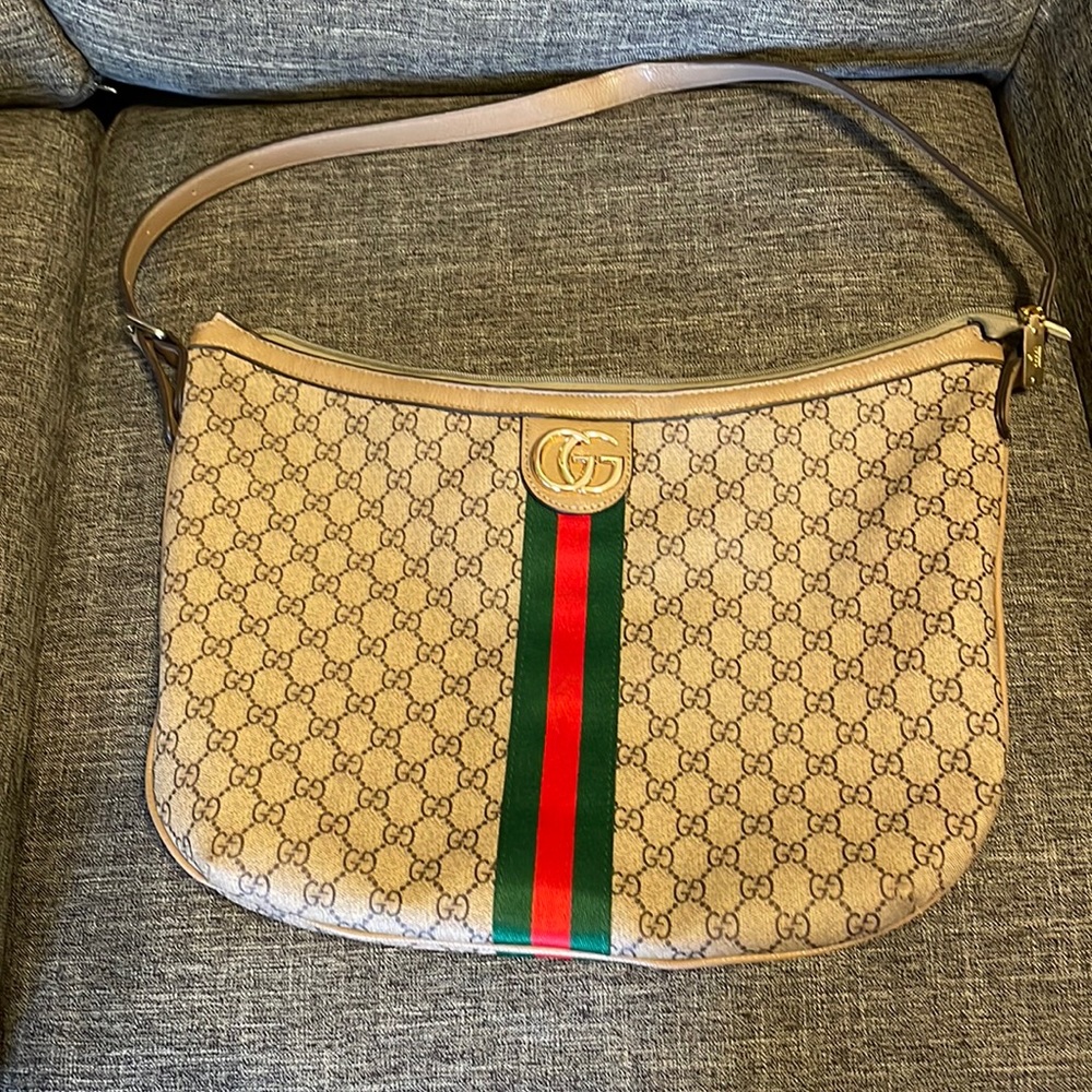 Gucci pocket book